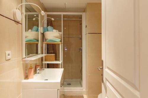 Elegant Old Nice Escape photo 3
