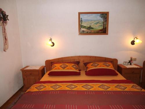 A bed or beds in a room at Ferienwohnungen Peterbartl-Hof