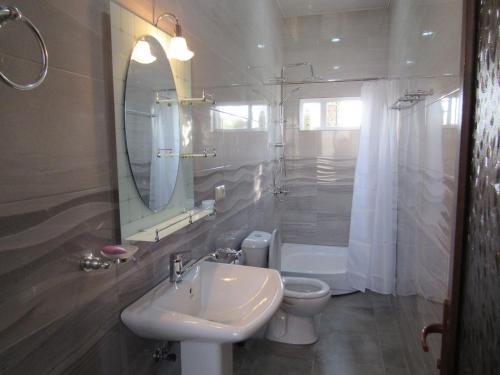 Koupelna v ubytování Guest House Levan II Dadiani
