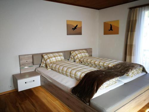 a couch in a living room with a bed at Haus Bünten in Quinten