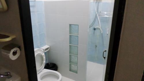 Kylpyhuone majoituspaikassa Aonang SR Bungalows