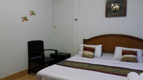 Postel nebo postele na pokoji v ubytování Aonang SR Bungalows