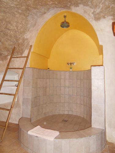 a room with a staircase and a tub in a building at Troglodelice in Azay-le-Rideau