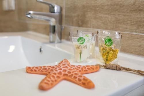 Et badeværelse på Casa Olivastro Millenario A