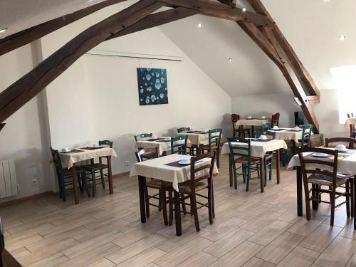 Restaurant ou autre lieu de restauration dans l'établissement La Buissonnière