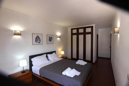 En eller flere senger på et rom på Vila Alba Apartments