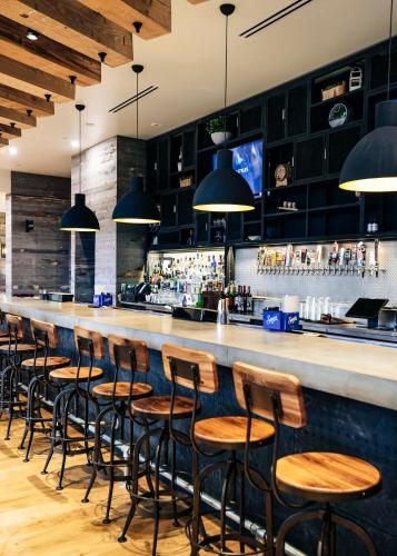 Lounge atau bar di Origin Red Rocks, a Wyndham Hotel
