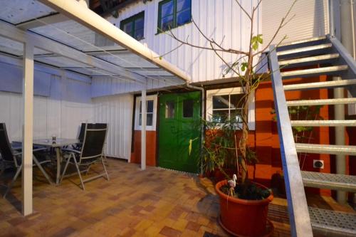 a room with a table and a green door at Ferienhaus Harzinsel in Wernigerode