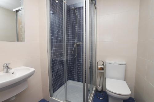 A bathroom at DIFFERENTFLATS Paradise Village Families