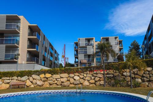 DIFFERENTFLATS Paradise Village Families
