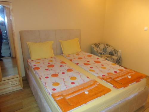 Ένα ή περισσότερα κρεβάτια σε δωμάτιο στο Apartment Moni 2