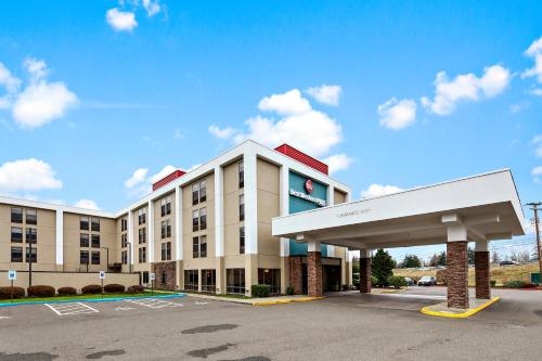 a hotel with a large building with a parking lot at Best Western Plus Bellingham in Bellingham