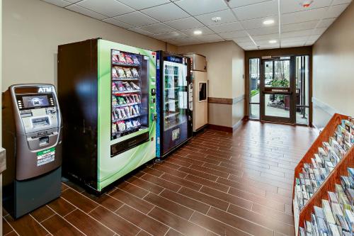 two vending machines in a room with a store at Best Western Plus Bellingham in Bellingham