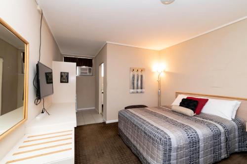 a bedroom with a large bed in a room at The Prince Mark Motel in Eumemmerring