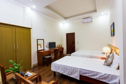 Postel nebo postele na pokoji v ubytování Gia Nguyen Hotel