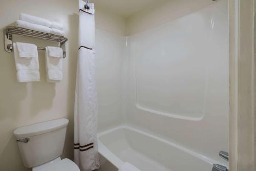 Koupelna v ubytování High Desert Inn