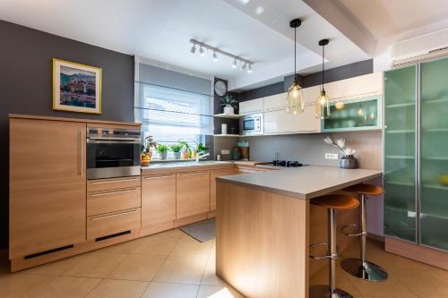 a kitchen with wooden cabinets and a counter top at Pansion Tina in Šilo