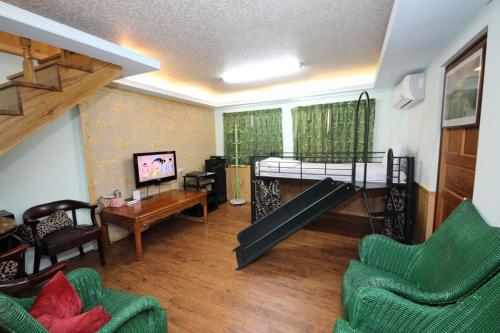 Sjónvarps- og/eða afþreyingartæki á Cup Runneth B&B