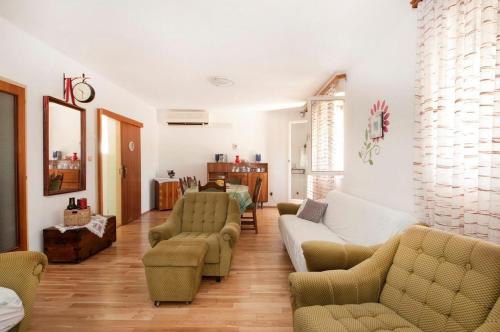 Fotografie z fotogalerie ubytování Holiday home Zlarin 1 v destinaci Zlarin