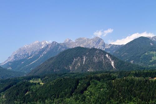a view of a mountain range with trees and mountains at Appartement Klosterhügel in Haus im Ennstal