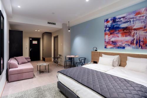 Ένα ή περισσότερα κρεβάτια σε δωμάτιο στο Hotel Forum Garni