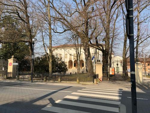 a crosswalk in front of a building with a fence at Appartamento Abano Villa Bassi in Abano Terme