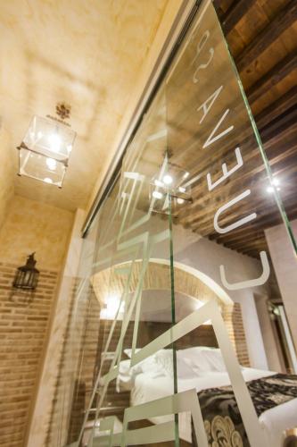 a glass window of a store with a staircase at Pintor El Greco in Toledo