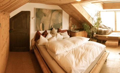 Tempat tidur dalam kamar di Schatzl Hütte
