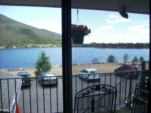 Western Riviera Lakeside Lodging – Photos 2