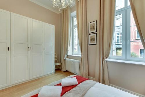 a bedroom with a bed with two towels on it at BE IN GDANSK Apartments - IN THE HEART OF THE OLD TOWN - Ogarna 10 in Gdańsk