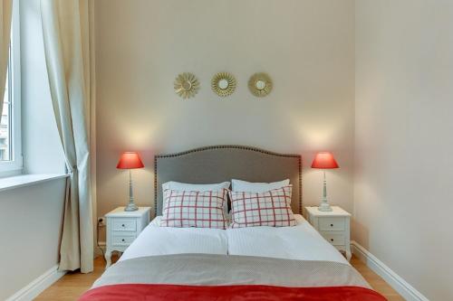a bedroom with a bed with two night stands and two lamps at BE IN GDANSK Apartments - IN THE HEART OF THE OLD TOWN - Ogarna 10 in Gdańsk