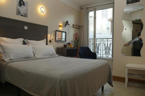 Katil atau katil-katil dalam bilik di Hotel Novex Paris