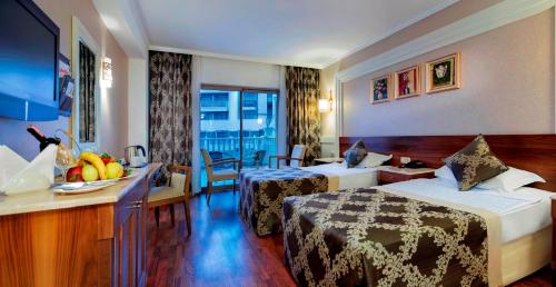 Postel nebo postele na pokoji v ubytování Alba Queen Hotel - Ultra All Inclusive