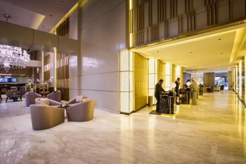 Лобби или стойка регистрации в The Tower Plaza Hotel Dubai