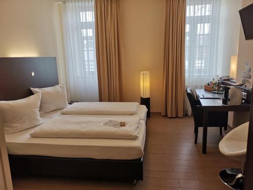 Katil atau katil-katil dalam bilik di Hotel Stadt Steinheim