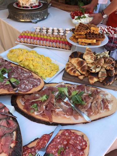 a table topped with lots of different types of food at Villa Colletto in Coreglia Antelminelli