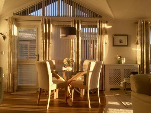 Χώρος καθιστικού στο Otter Lodge Auchterarder