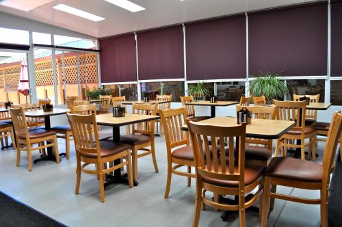Restoran ili drugo mesto za obedovanje u objektu Howard Johnson by Wyndham Santa Cruz Beach Boardwalk