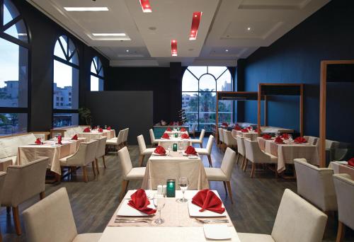 Restoran või mõni muu söögikoht majutusasutuses Coral Sea Aqua Club Resort