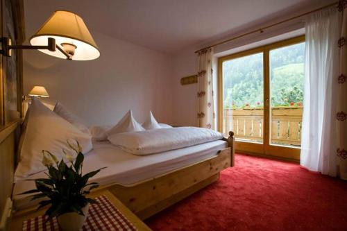 Кровать или кровати в номере Hotel Pfandleralm