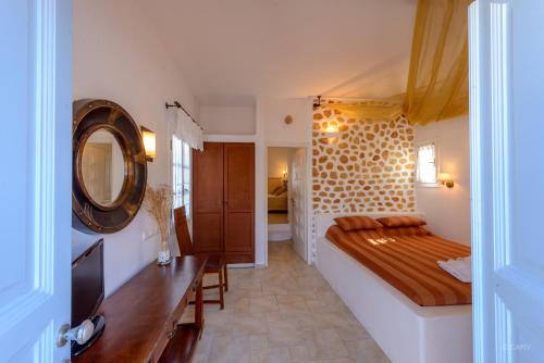 Postel nebo postele na pokoji v ubytování Chora Resort Hotel & Spa