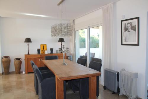 Imagen de la galería de Miraflores Golf Gardens II Luxe Appartement at Riviera del Sol, en Mijas Costa
