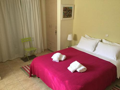 Ein Bett oder Betten in einem Zimmer der Unterkunft Seafront apartment ΙΙ in Kiveri, near Nafplion.