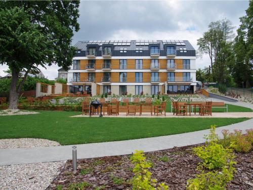 Κήπος έξω από το Hotel Uniejów