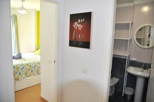 Koupelna v ubytování Estrella Blanca I, 2 dormitorios, by Bookindenia