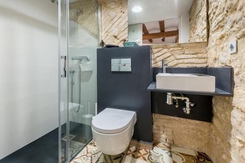 Un baño de Hostal 977
