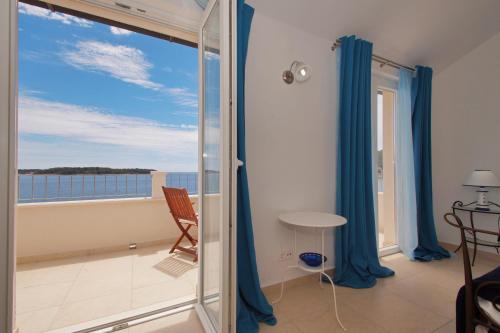 a room with a view of the ocean at Villa Putto in Vela Luka