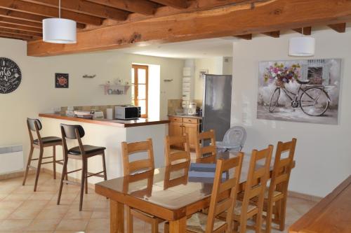 a kitchen and dining room with a table and chairs at les gîtes de l'argenterie à 15km du zoo de Beauval classés 4 étoiles in Fontguenand