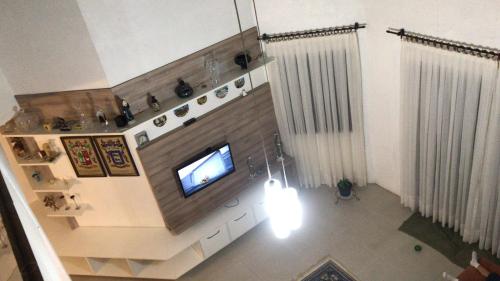 an overhead view of a kitchen with a stove and a tv at Casa Blumenau in Blumenau
