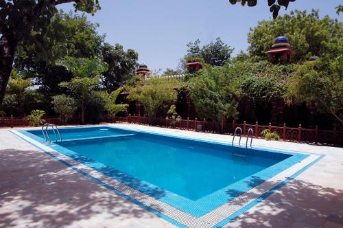La alberca dentro o cerca de Bundelkhand Riverside